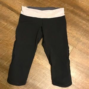 Womens lululemon yoga/ running Capri pants size 6